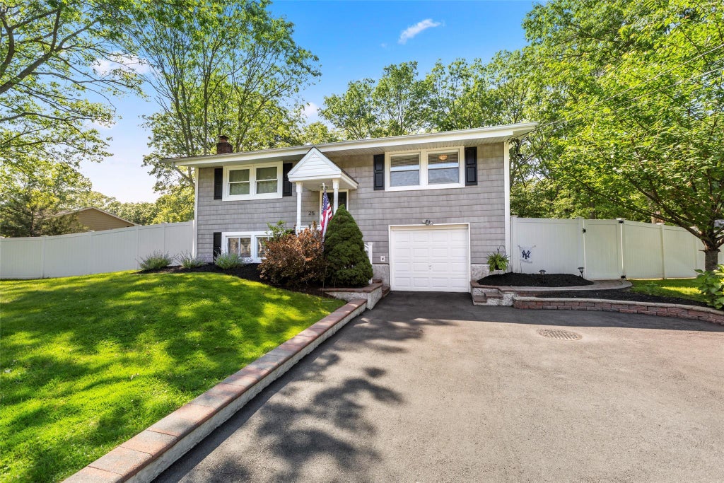 3 of 34 - 25 Arrowhead Lane, East Setauket, NY