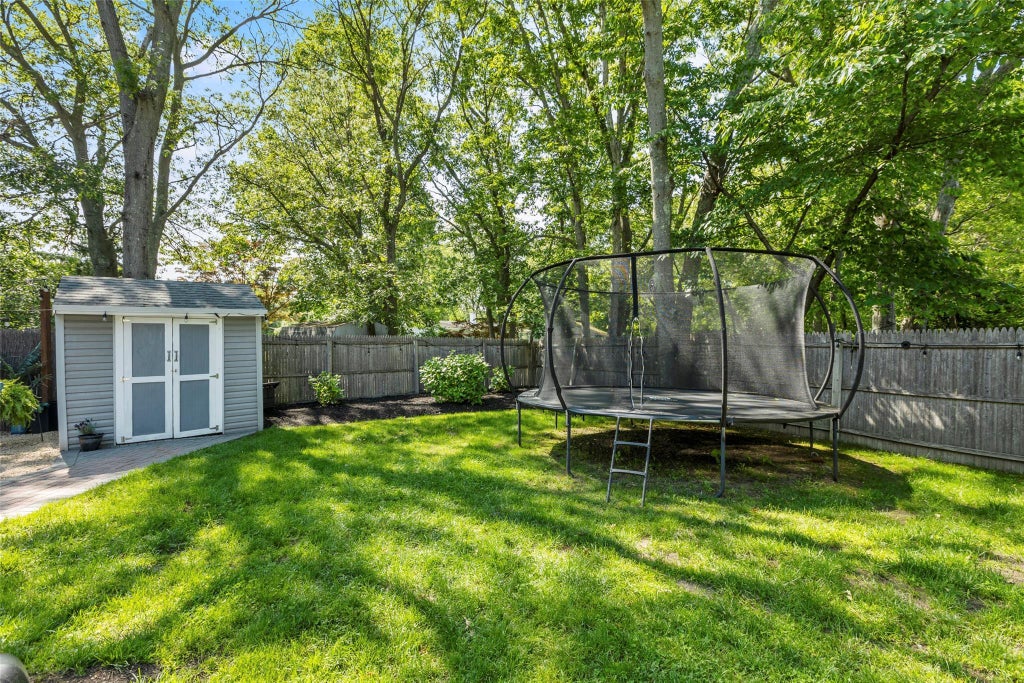 7 of 34 - 25 Arrowhead Lane, East Setauket, NY