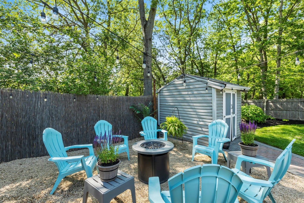 8 of 34 - 25 Arrowhead Lane, East Setauket, NY