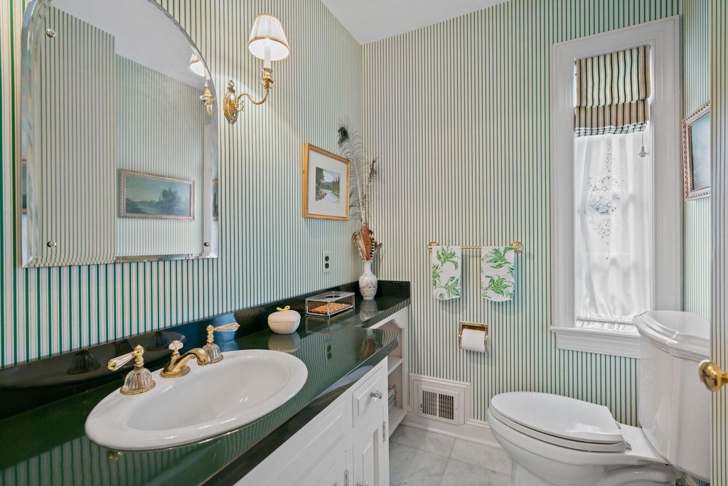 13 of 44 - 24 Wellington Road, Locust Valley, NY