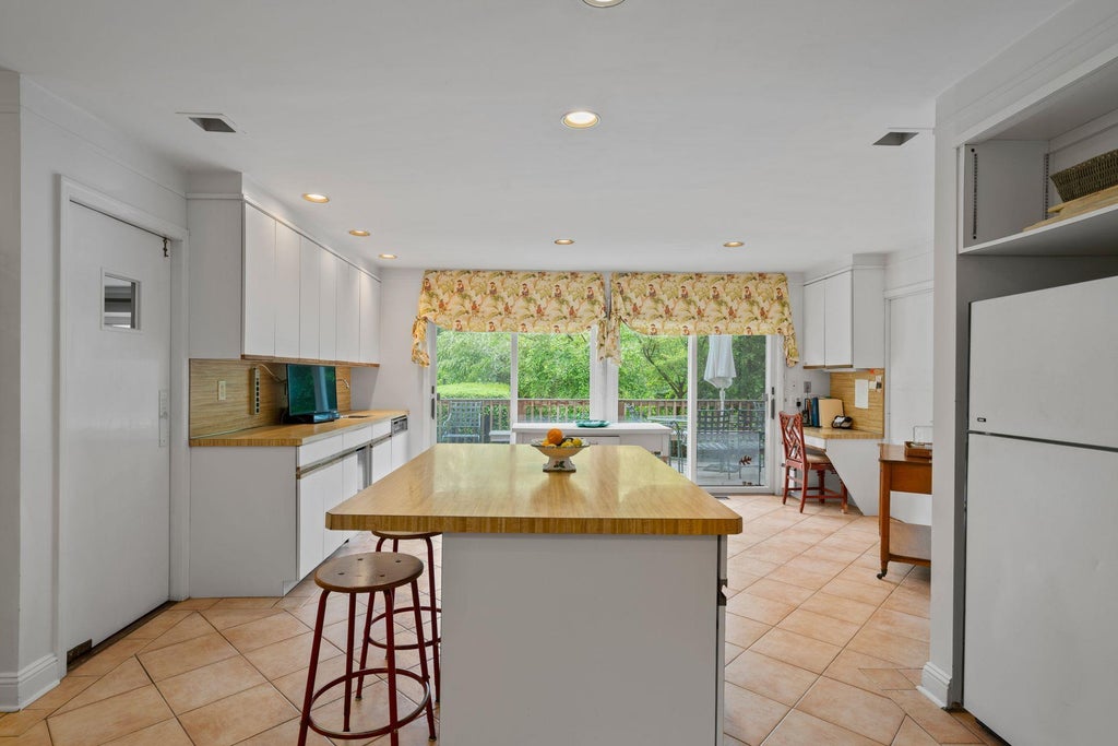 18 of 44 - 24 Wellington Road, Locust Valley, NY