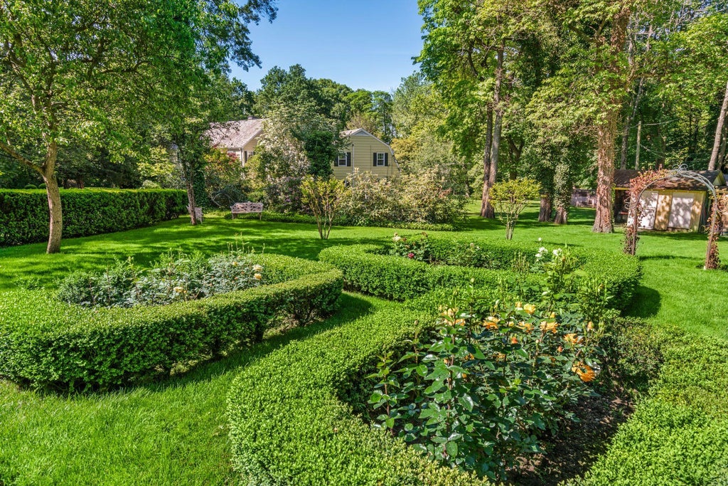 41 of 44 - 24 Wellington Road, Locust Valley, NY