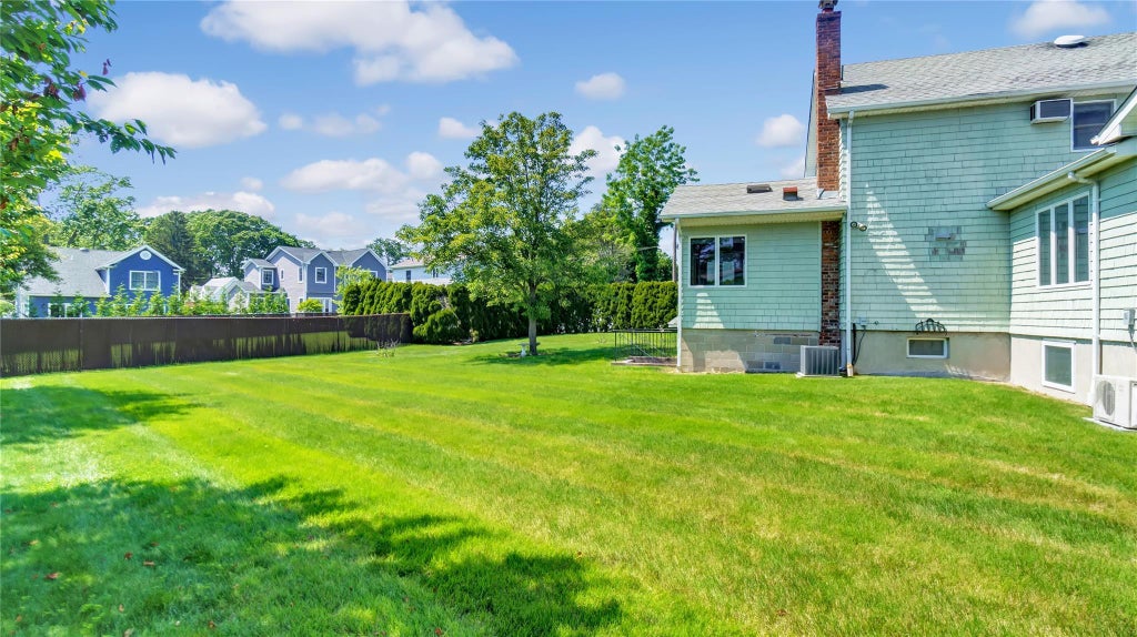 9 of 45 - 38 Perry Avenue, Bayville, NY