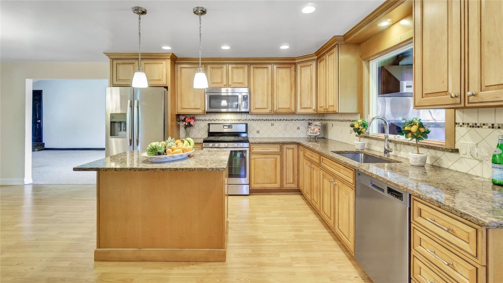 25 of 45 - 38 Perry Avenue, Bayville, NY