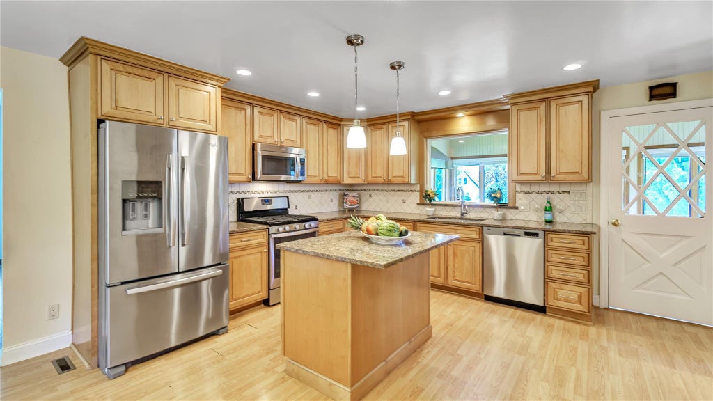 28 of 45 - 38 Perry Avenue, Bayville, NY