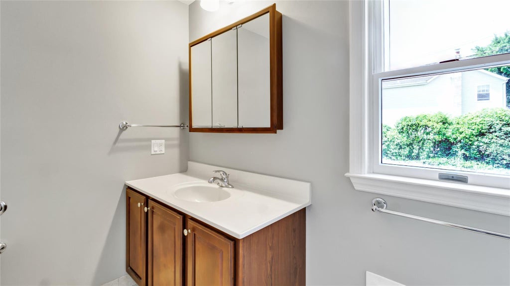 36 of 45 - 38 Perry Avenue, Bayville, NY