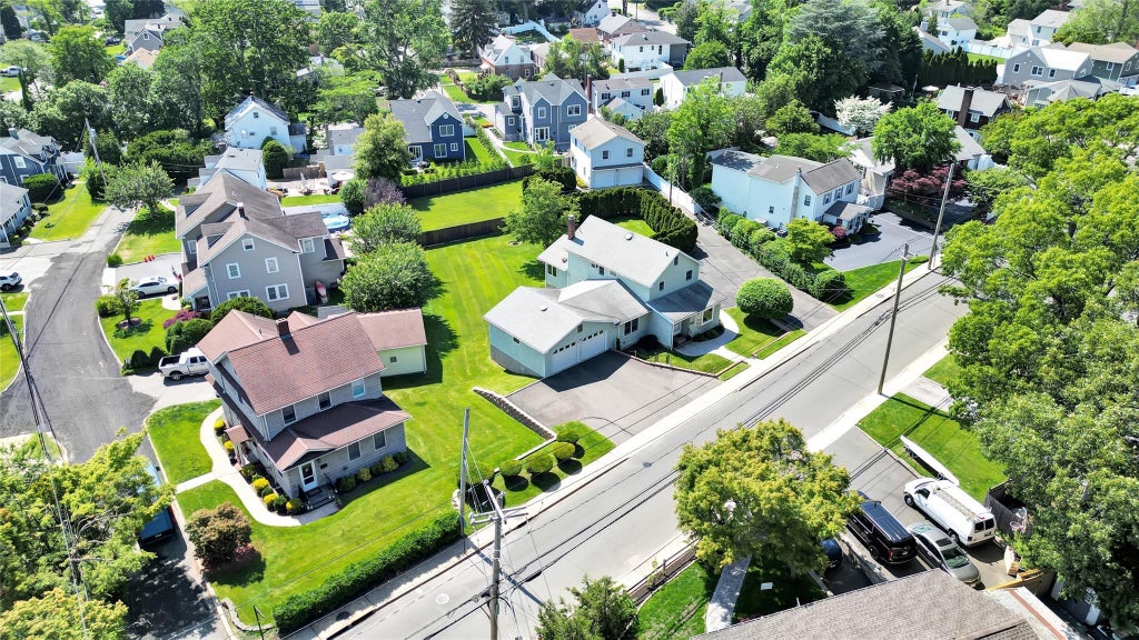 41 of 45 - 38 Perry Avenue, Bayville, NY