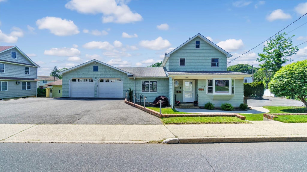 4 of 45 - 38 Perry Avenue, Bayville, NY