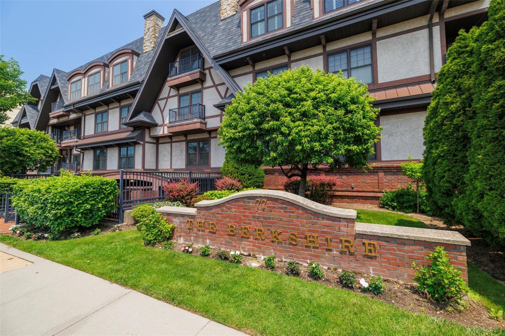 15 of 16 - 77 Maple Avenue # 101, Rockville Centre, NY