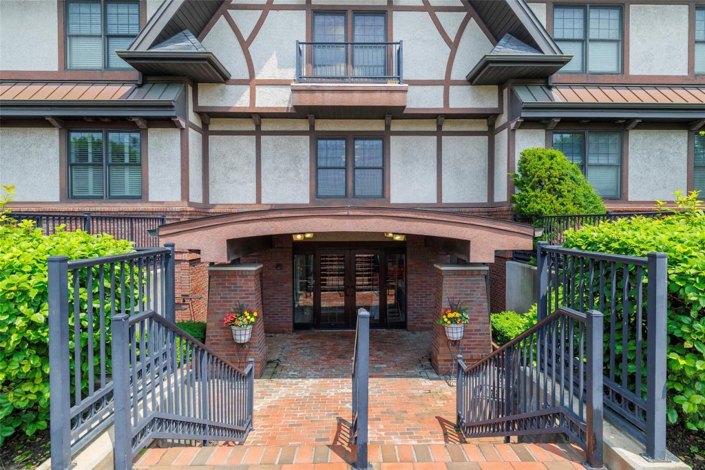 1 of 16 - 77 Maple Avenue # 101, Rockville Centre, NY