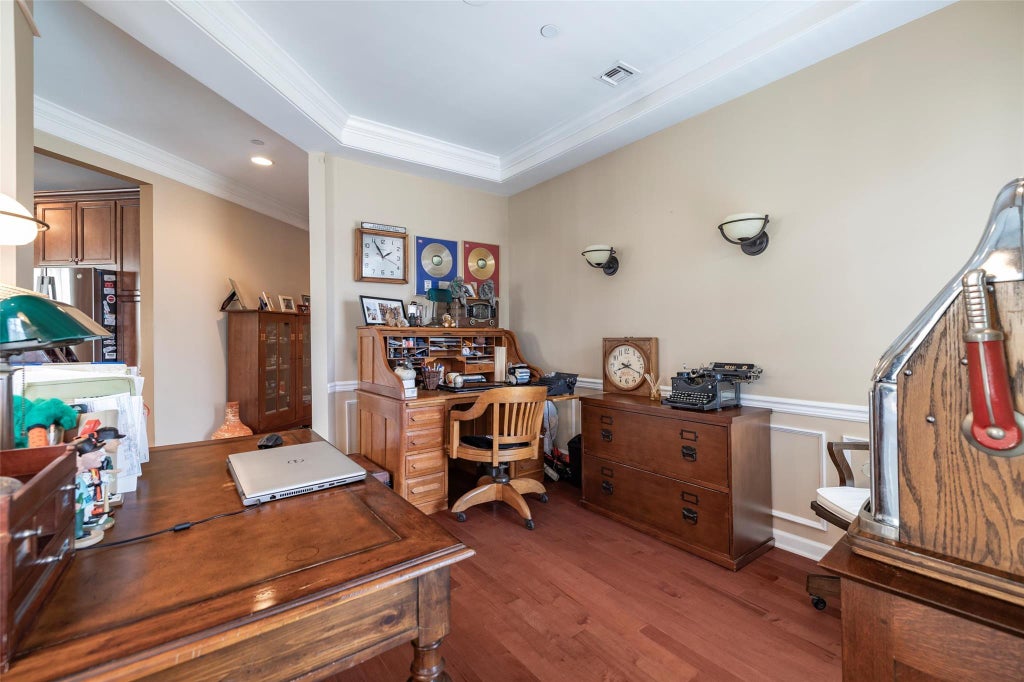 6 of 16 - 77 Maple Avenue # 101, Rockville Centre, NY