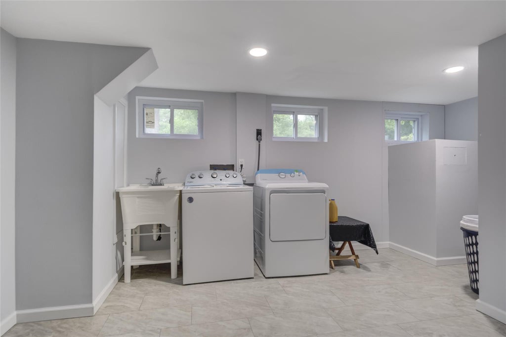 17 of 23 - 7 Searington Drive, Syosset, NY