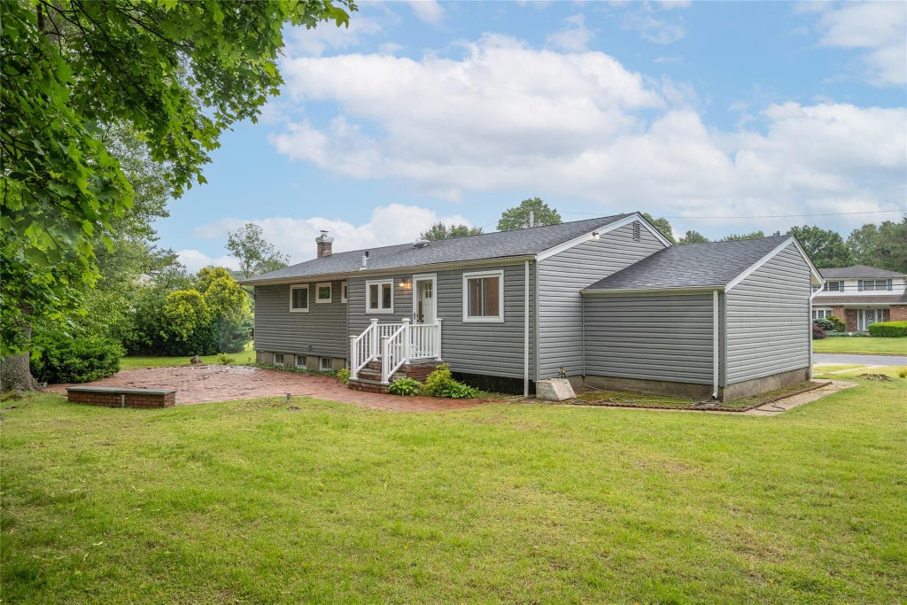 21 of 23 - 7 Searington Drive, Syosset, NY