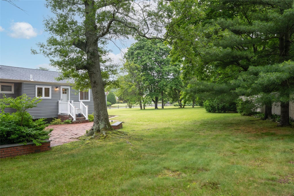22 of 23 - 7 Searington Drive, Syosset, NY