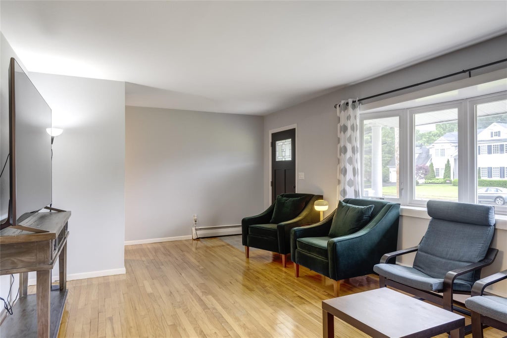 2 of 23 - 7 Searington Drive, Syosset, NY