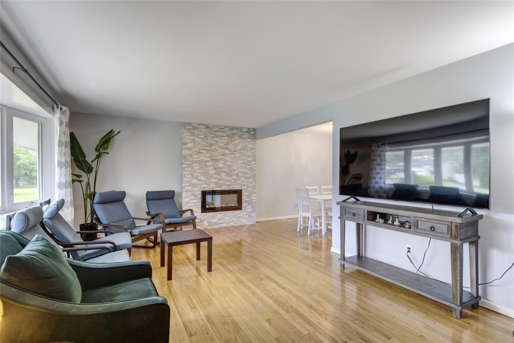 3 of 23 - 7 Searington Drive, Syosset, NY