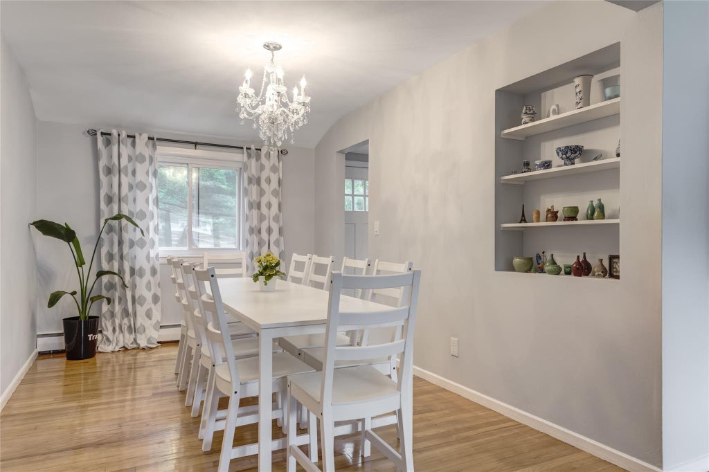 6 of 23 - 7 Searington Drive, Syosset, NY