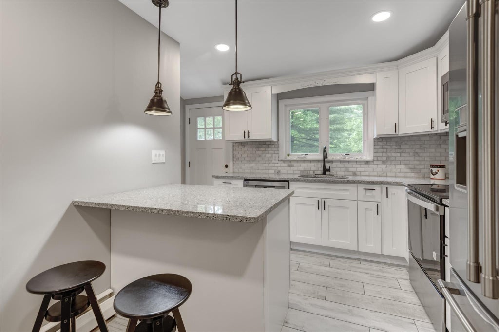 7 of 23 - 7 Searington Drive, Syosset, NY