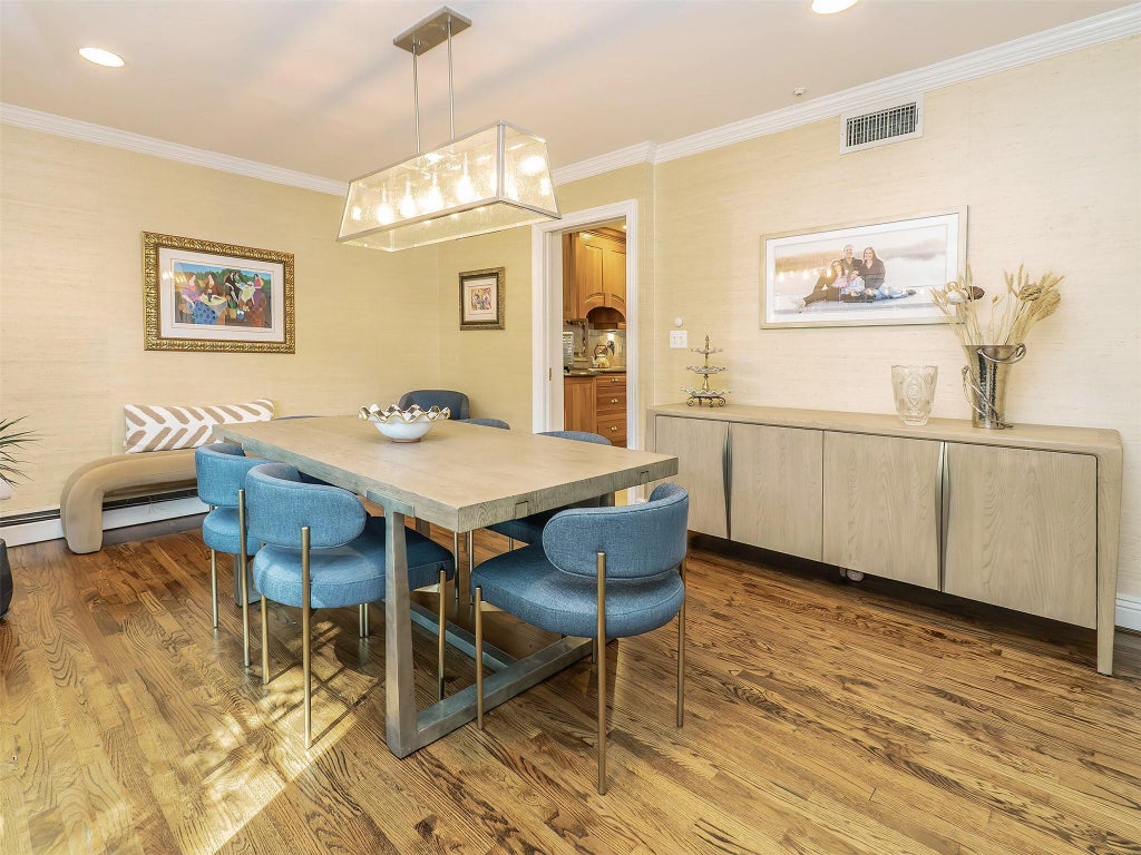 11 of 43 - 25 Schooner Lane, Port Washington, NY