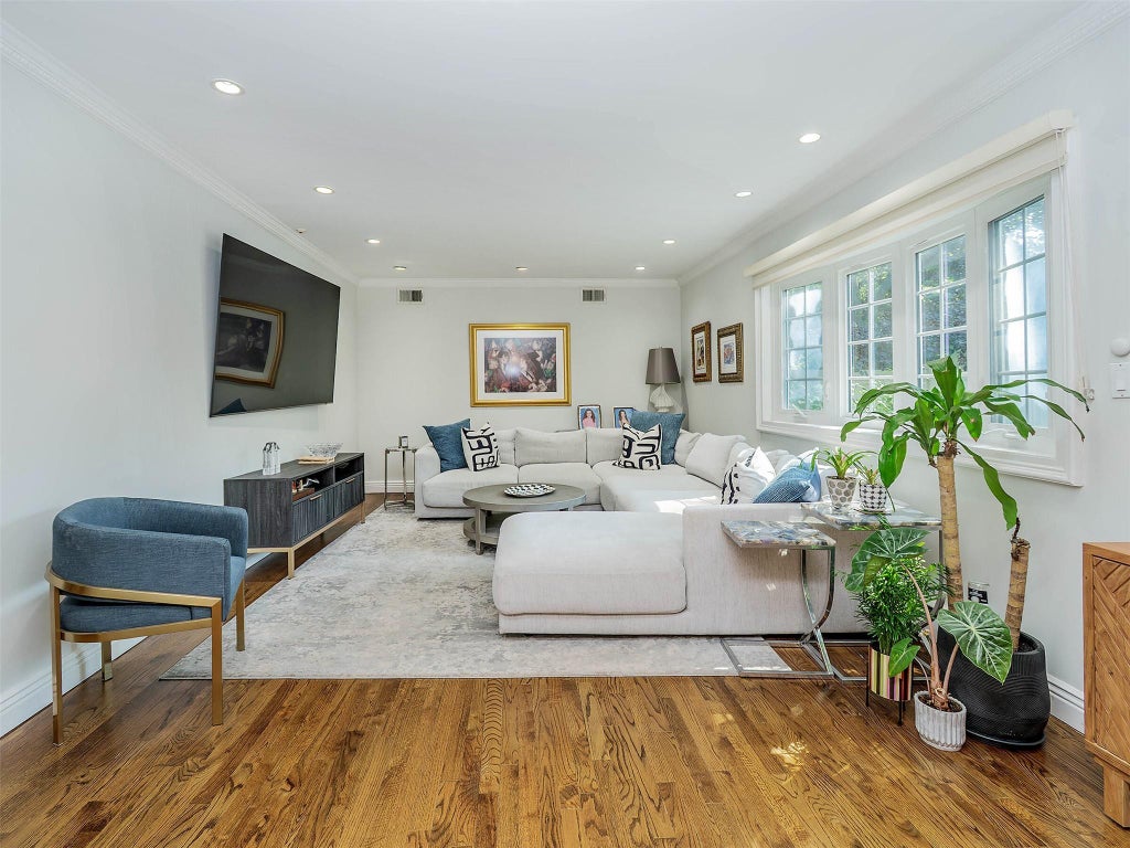 13 of 43 - 25 Schooner Lane, Port Washington, NY