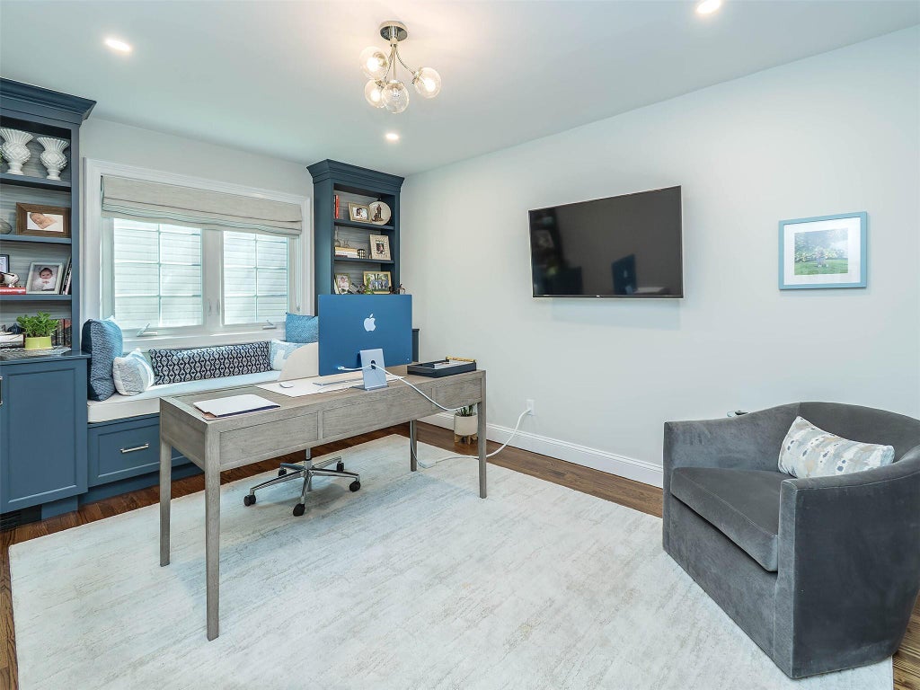 18 of 43 - 25 Schooner Lane, Port Washington, NY