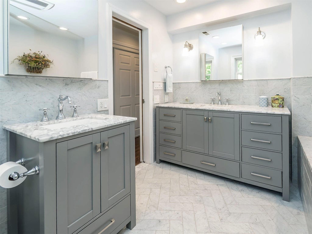 29 of 43 - 25 Schooner Lane, Port Washington, NY