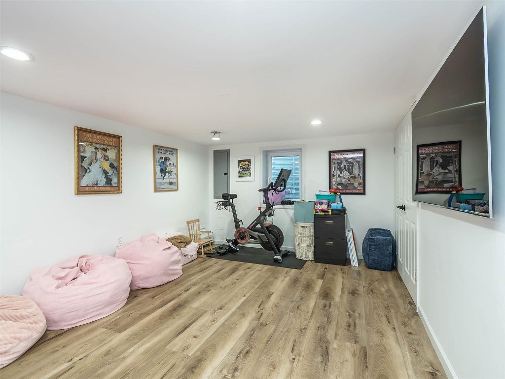 31 of 43 - 25 Schooner Lane, Port Washington, NY