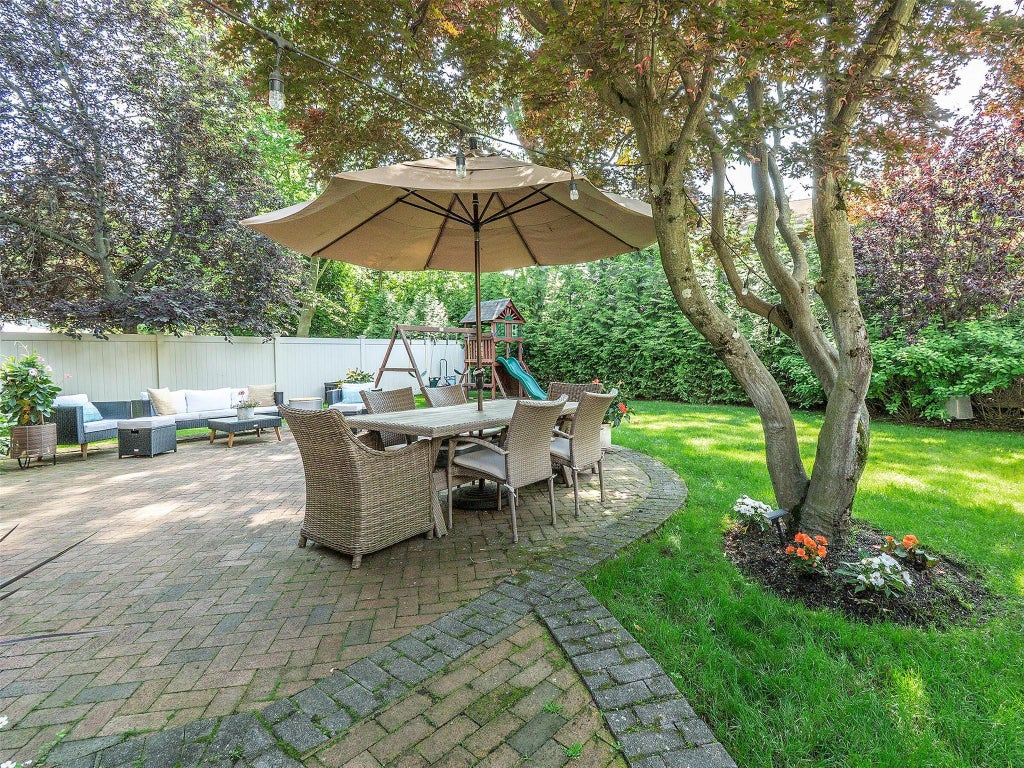 33 of 43 - 25 Schooner Lane, Port Washington, NY