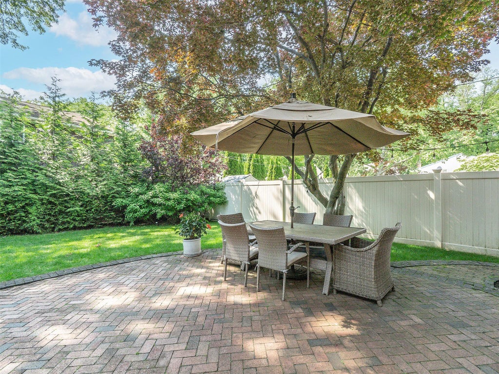 34 of 43 - 25 Schooner Lane, Port Washington, NY
