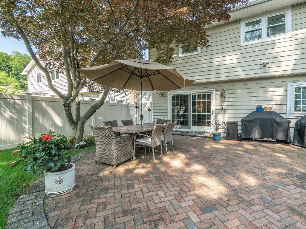 37 of 43 - 25 Schooner Lane, Port Washington, NY