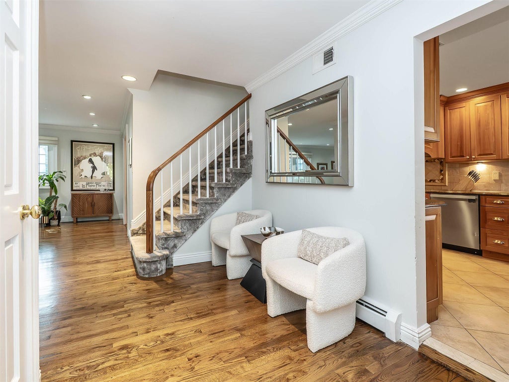 3 of 43 - 25 Schooner Lane, Port Washington, NY