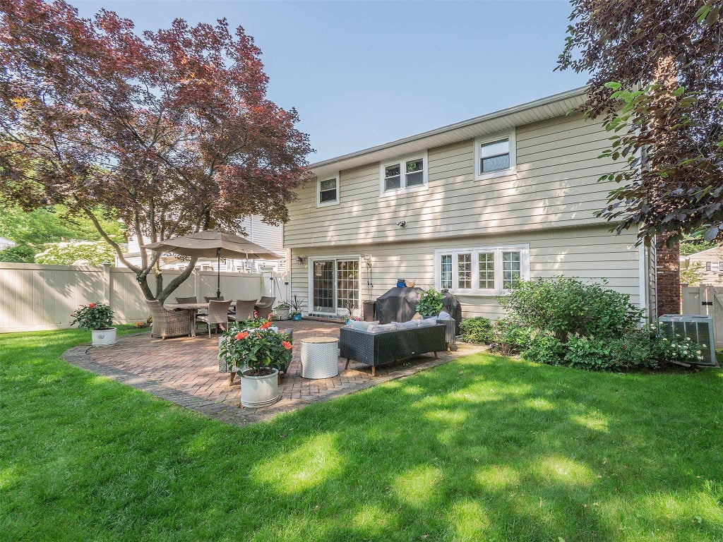 39 of 43 - 25 Schooner Lane, Port Washington, NY