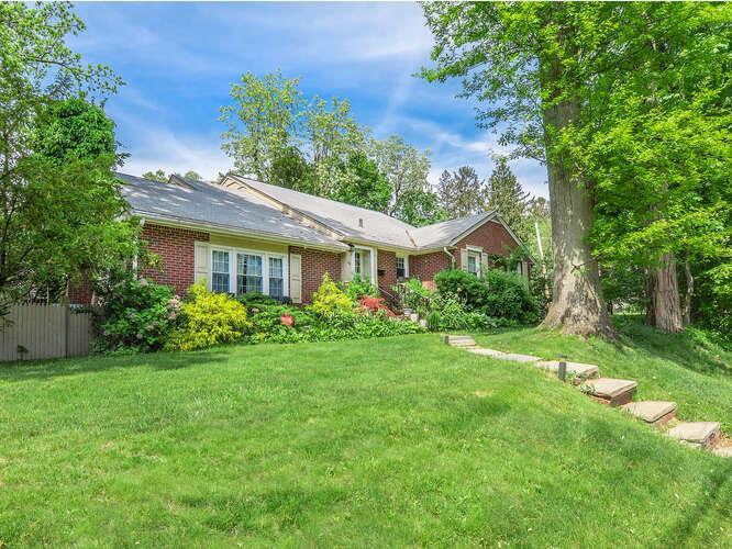 1 of 33 - 44 Glenwood Road, Glen Head, NY
