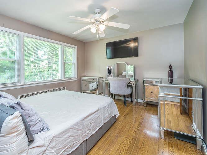 17 of 33 - 44 Glenwood Road, Glen Head, NY