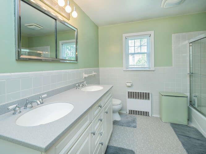 20 of 33 - 44 Glenwood Road, Glen Head, NY
