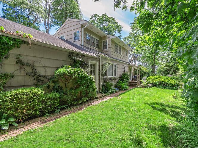 29 of 33 - 44 Glenwood Road, Glen Head, NY
