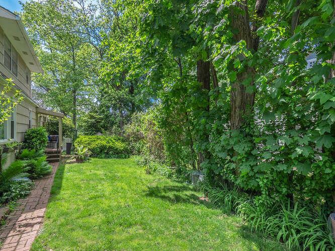 30 of 33 - 44 Glenwood Road, Glen Head, NY