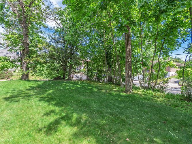 32 of 33 - 44 Glenwood Road, Glen Head, NY