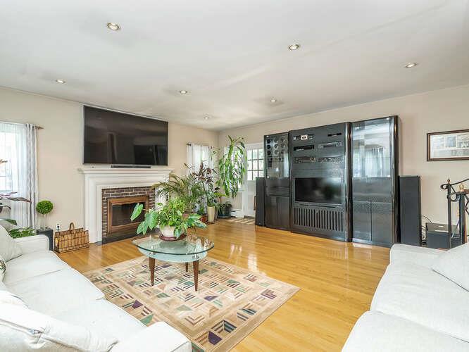 7 of 33 - 44 Glenwood Road, Glen Head, NY