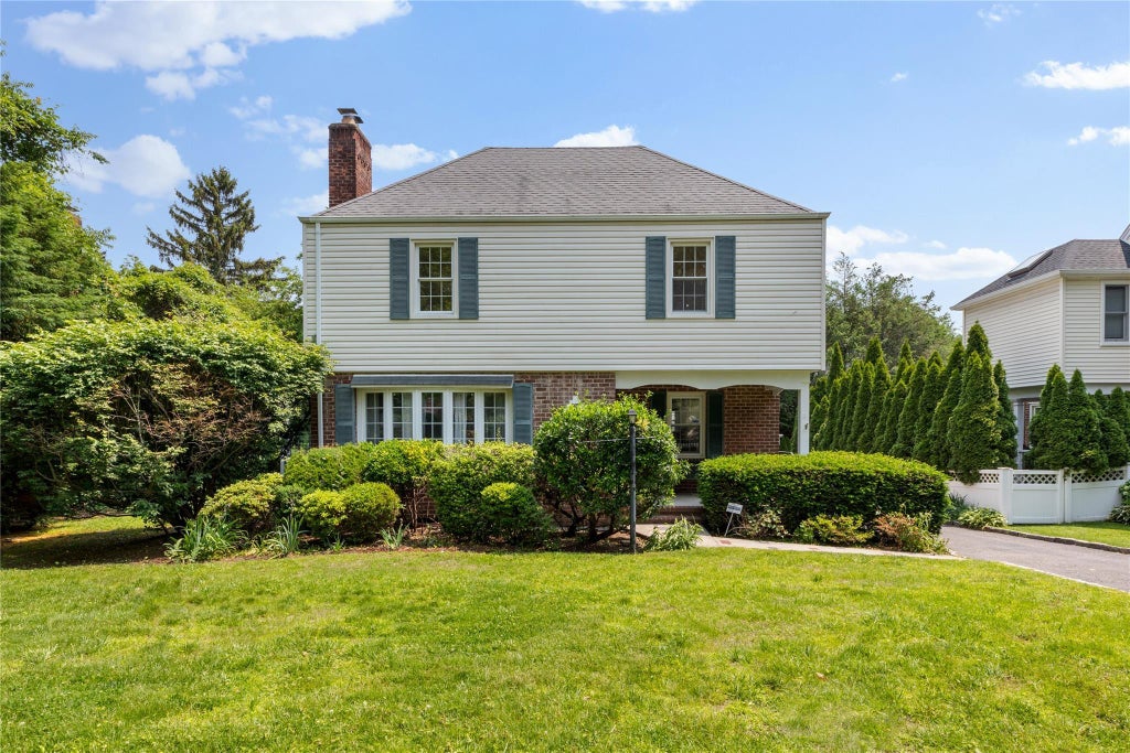 1 of 26 - 89 Clinch Avenue, Garden City, NY