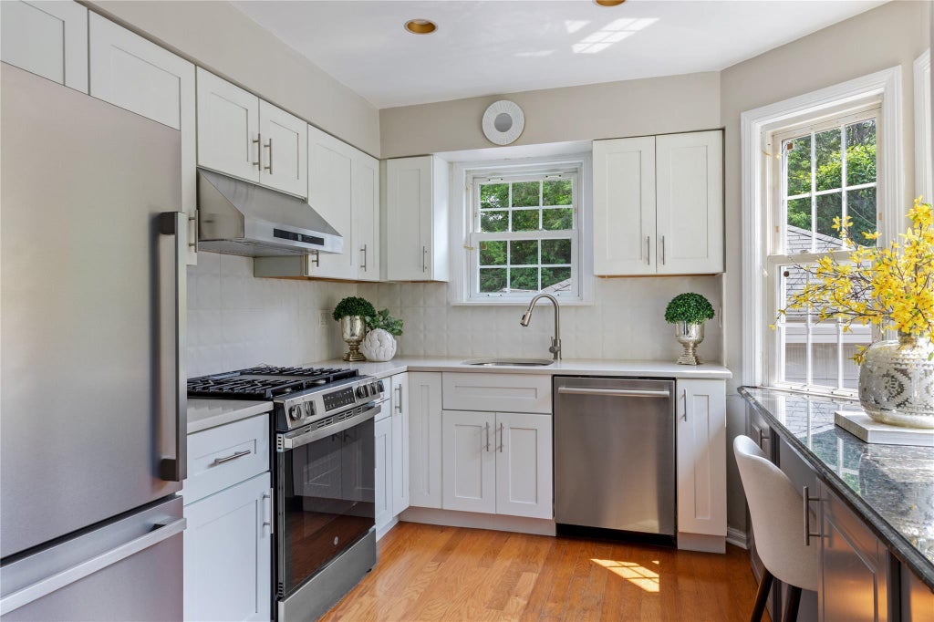 14 of 26 - 89 Clinch Avenue, Garden City, NY
