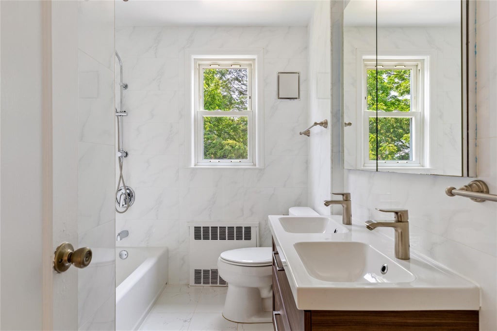 18 of 26 - 89 Clinch Avenue, Garden City, NY