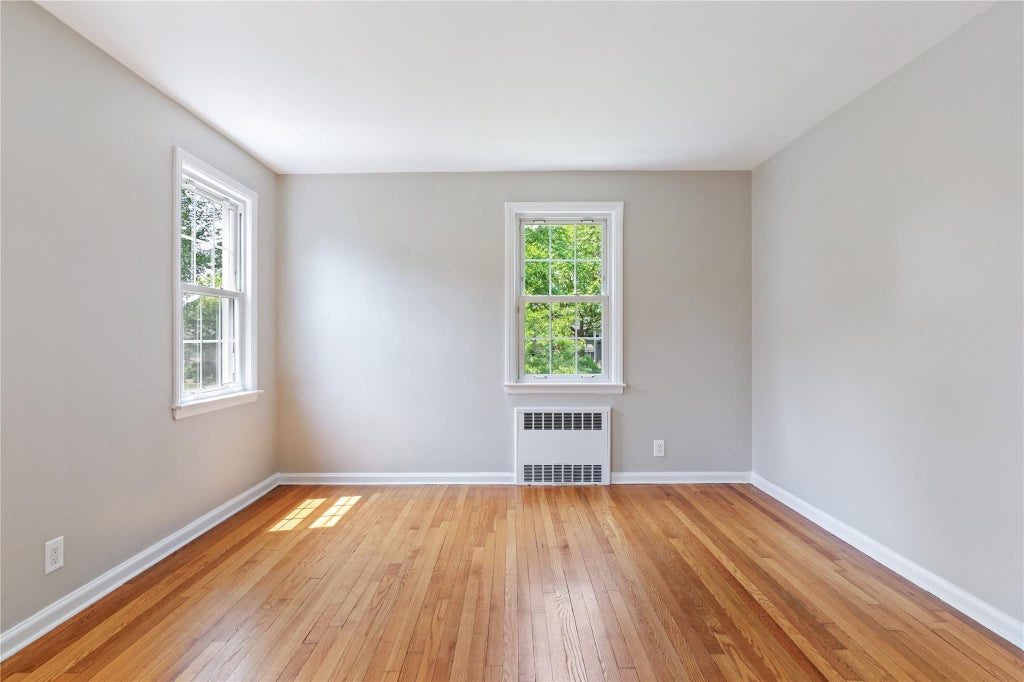 20 of 26 - 89 Clinch Avenue, Garden City, NY