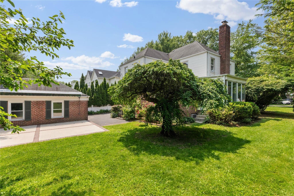 25 of 26 - 89 Clinch Avenue, Garden City, NY