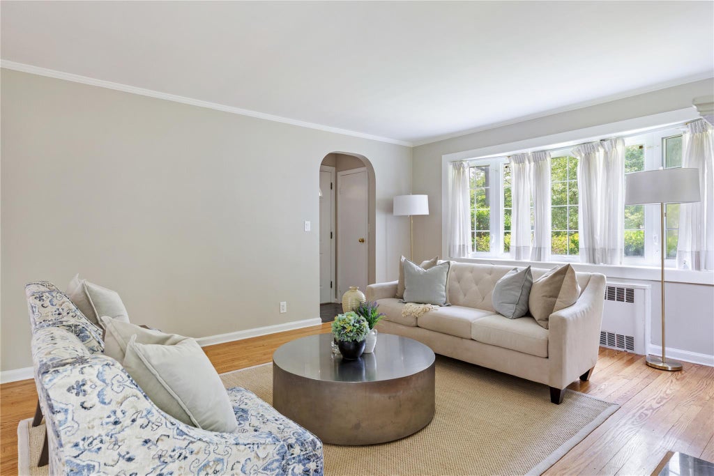 6 of 26 - 89 Clinch Avenue, Garden City, NY