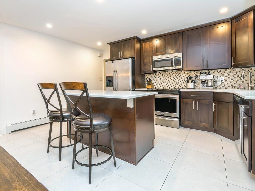 9 of 29 - 557 Western Park Drive, West Hempstead, NY