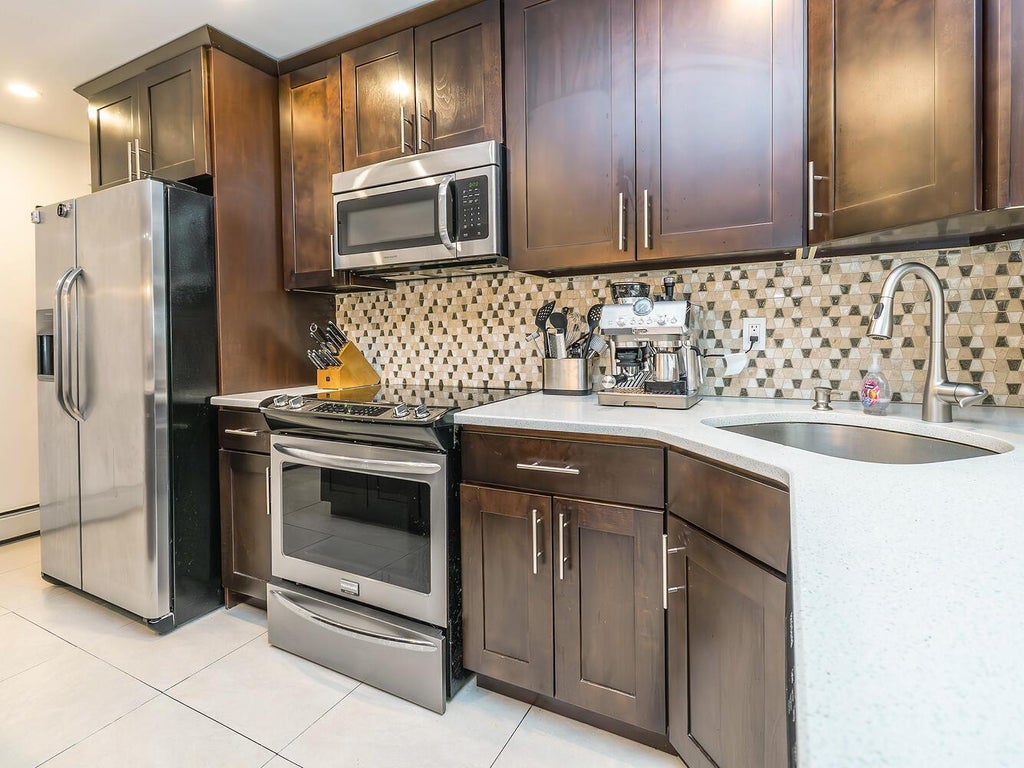 10 of 29 - 557 Western Park Drive, West Hempstead, NY
