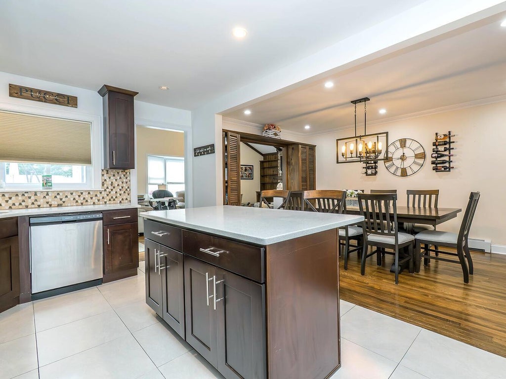 11 of 29 - 557 Western Park Drive, West Hempstead, NY