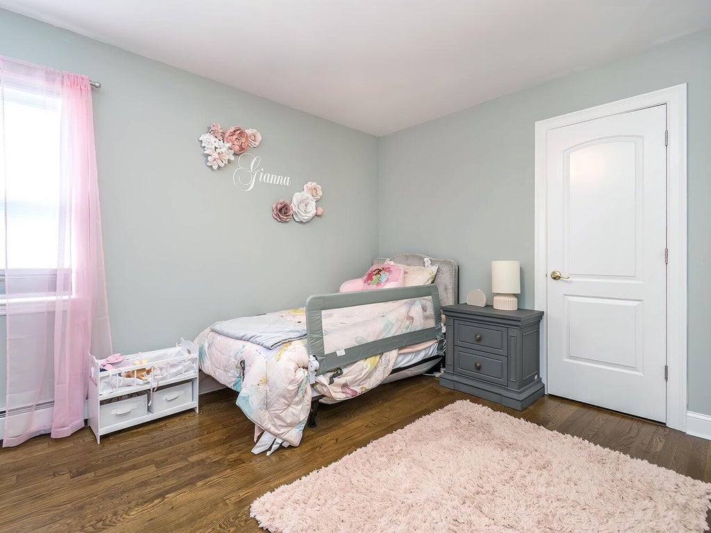 17 of 29 - 557 Western Park Drive, West Hempstead, NY