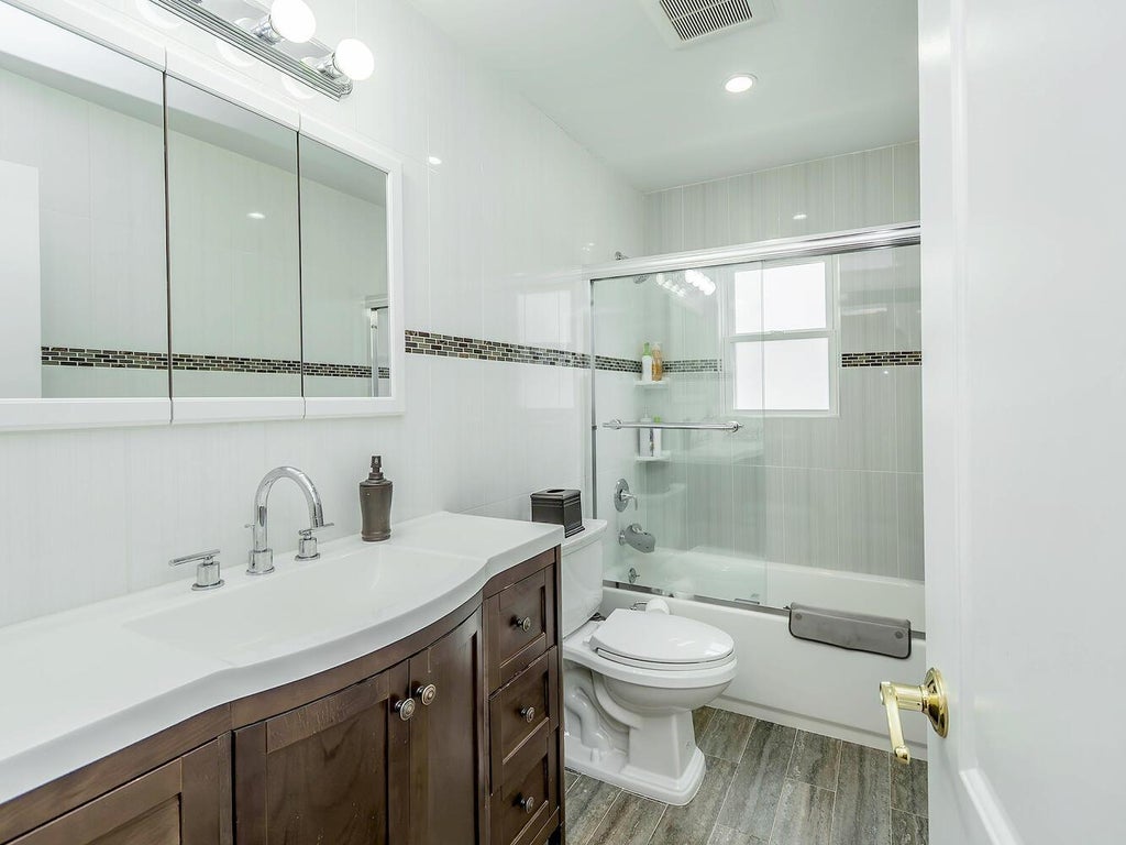 18 of 29 - 557 Western Park Drive, West Hempstead, NY